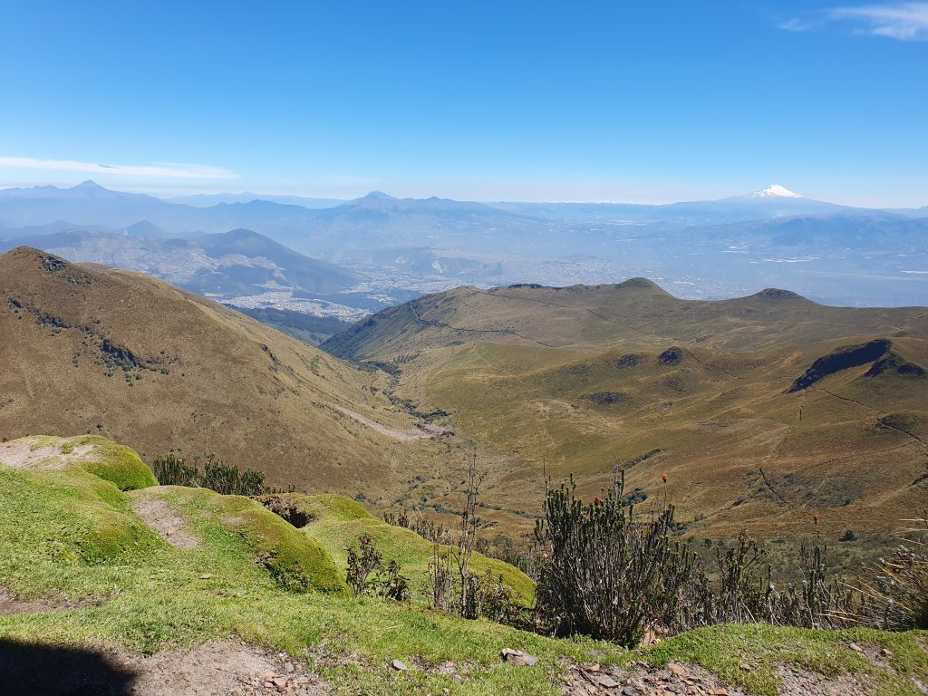 Rucu Pichincha: una crónica de montaña y planificación financiera 7 20251206 103347 1