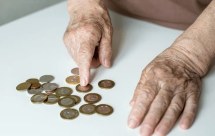 Envejecer trabajando: la nueva normalidad de la tercera edad en Ecuador